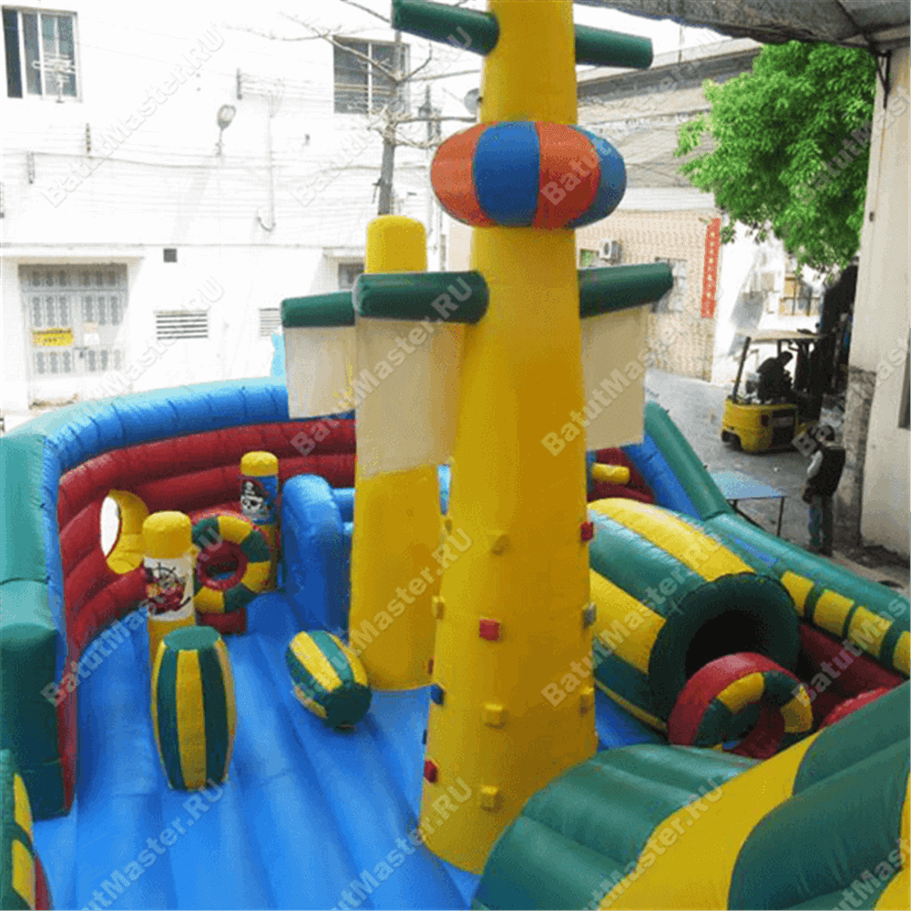 Большой надувной батут-горка "Корабль флибустьеров" 14*6*6 м
