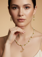 Колье авторское ручной работы из нефрита и культивируемого жемчуга "Золотая рыбка"