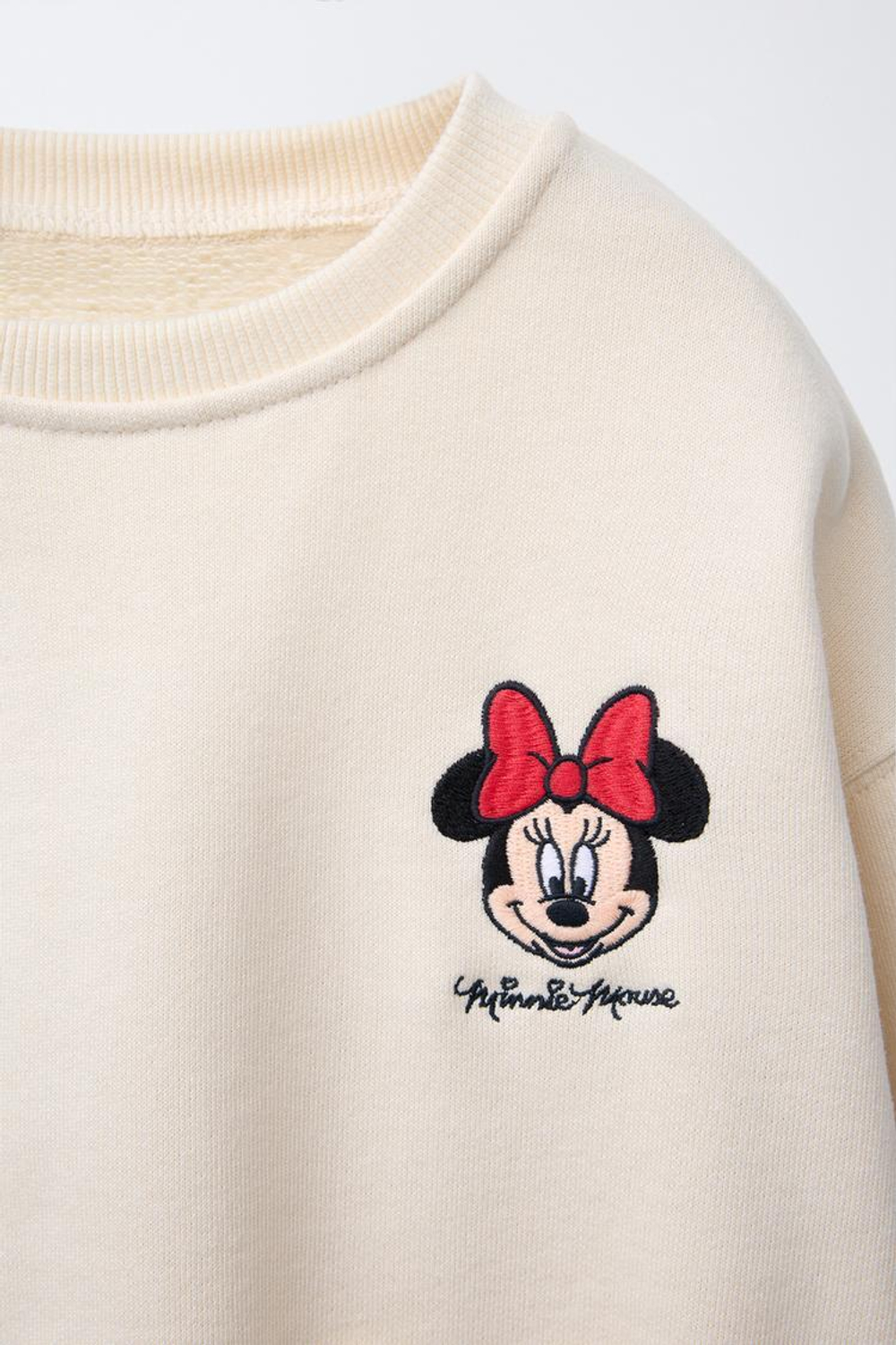 ZARA ТОЛСТОВКА С ВЫШИВКОЙ «МИННИ МАУС» ©, ЭКРЮ