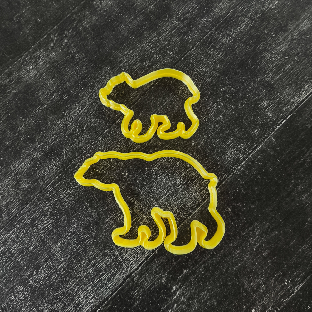 Медведица с медвежонком