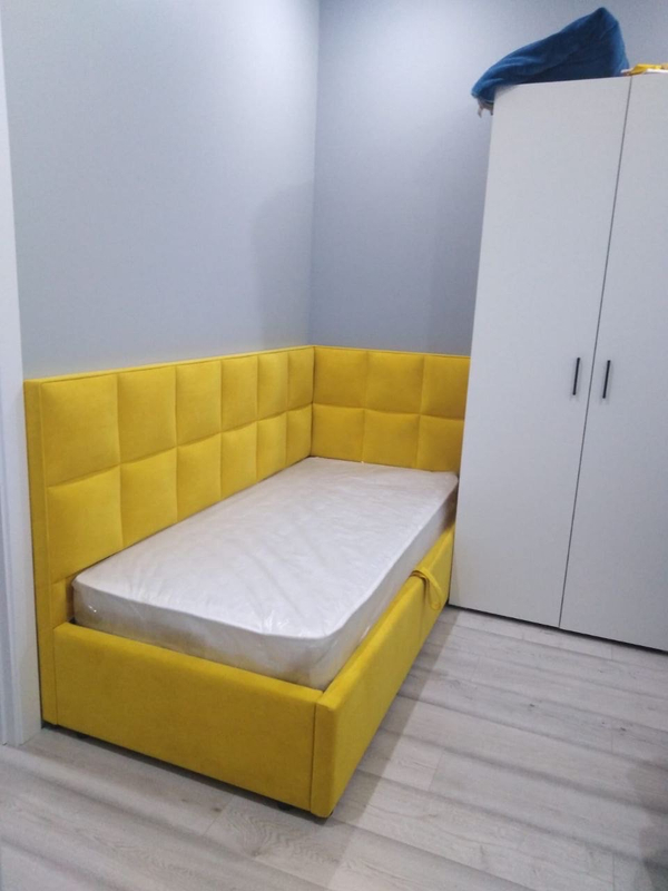 Угловая кровать с подьемным механизмом и коробом