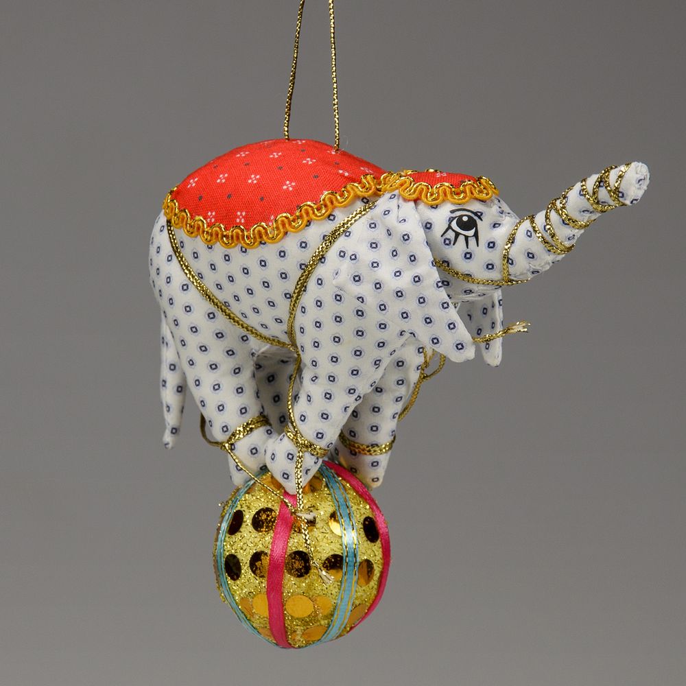 Ёлочная игрушка Слон на шаре