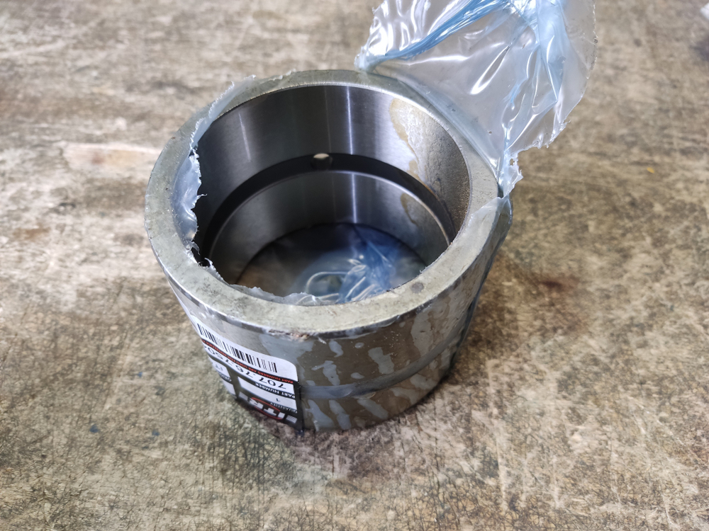 Втулка 707-76-75040