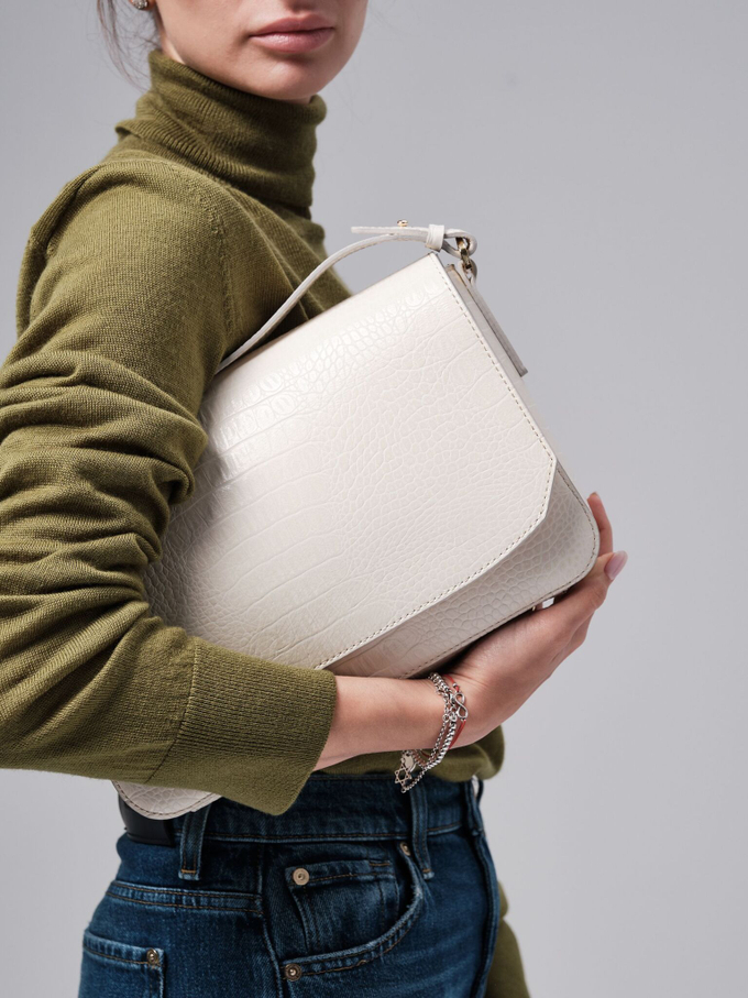 Сумка кожаная на плечо светло-бежевая