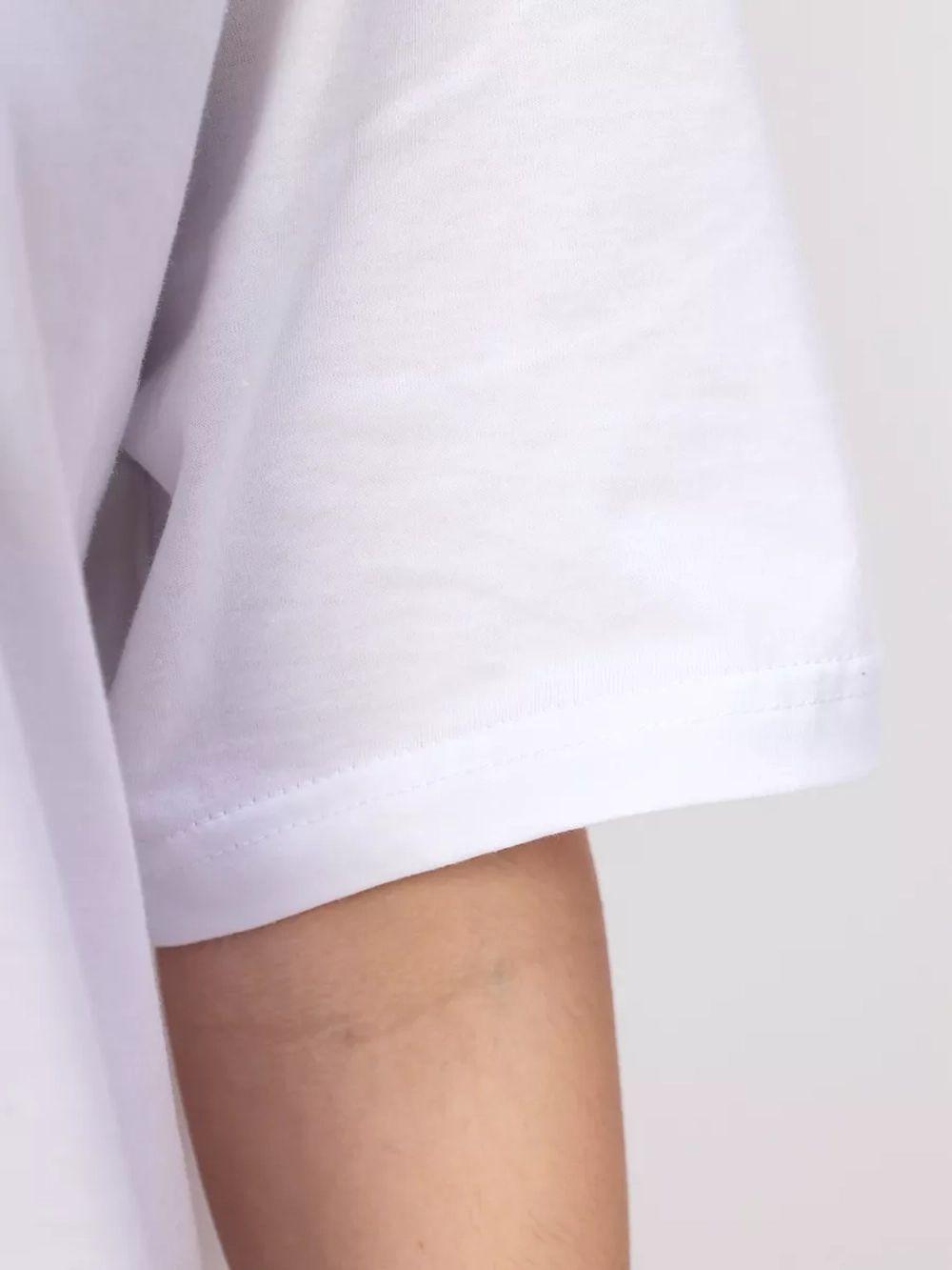 Футболка нарядная с рисунком цветы