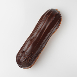 Эклер шоколадный