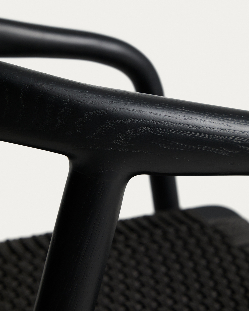 Уличный стул Derile из массива дуба и веревки в черной отделке