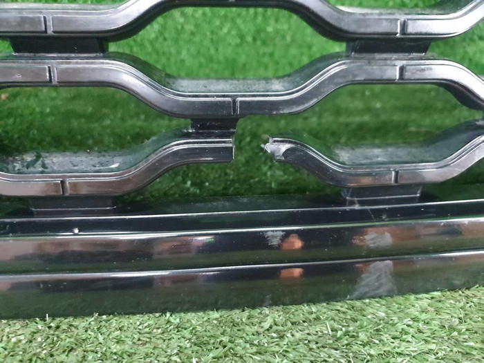 Решетка радиатора Range Rover Velar (2017-2023)