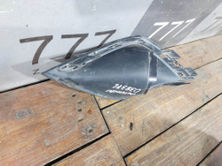 Накладка ПТФ правая Mitsubishi Outlander 3 15-18 Б/У Оригинал 8400G482