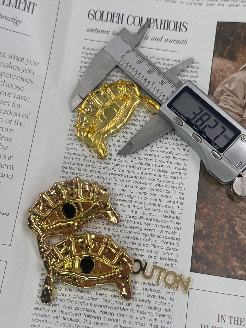 Пуговицы Скиапар. "Глаз" глянцевое лимонное золото с черной эмалью