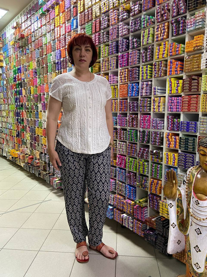 Брюки на резинке, Вискоза 100% пояс на резинке с кулиской, два боковых кармана, длина 100 см