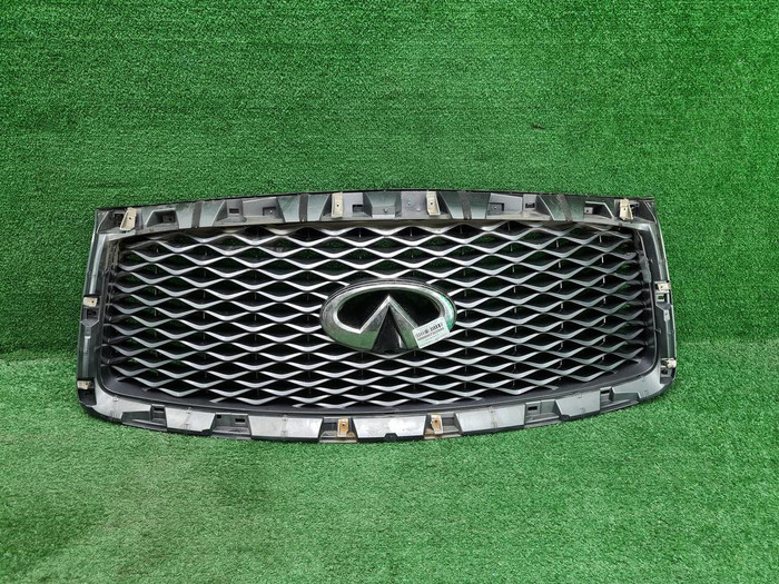 Решетка радиатора Infiniti QX80 (2017-2020)