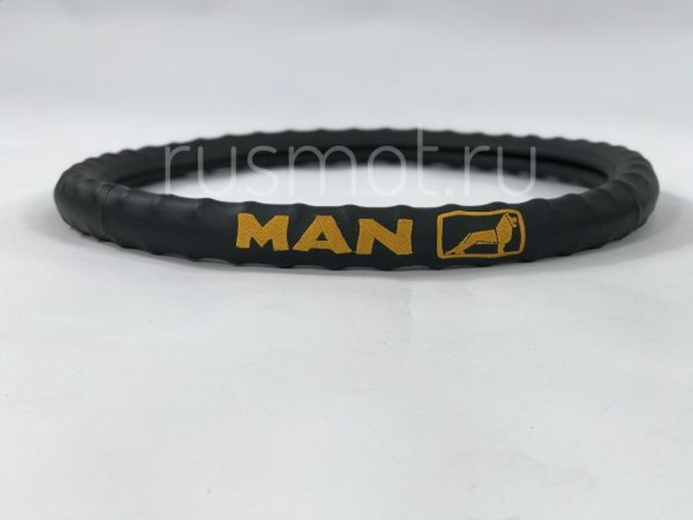 Оплетка на руль 44-46 круглая КОЖА с вышивкой цвет черный MAN