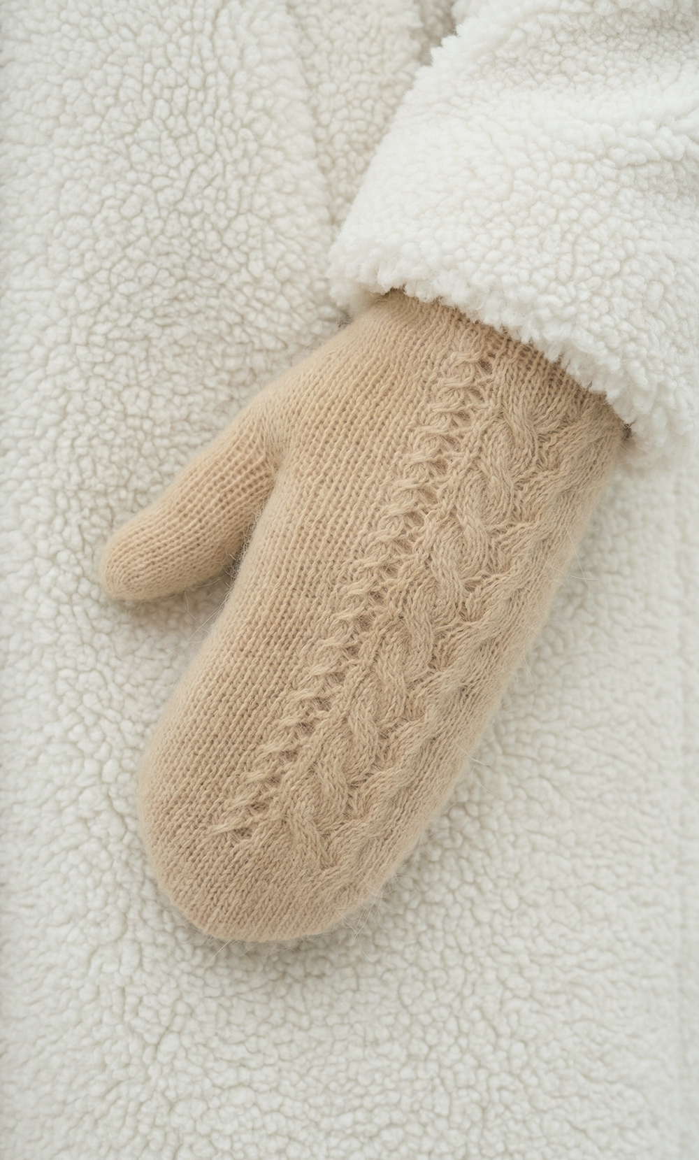 Варежки В028-08 бежевые