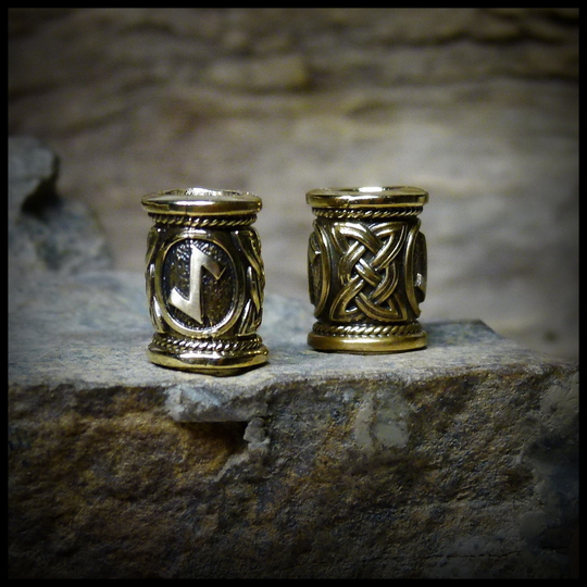 Бусина "Старший Футарк. Руна Эйваз " (малая) для темляков или браслетов