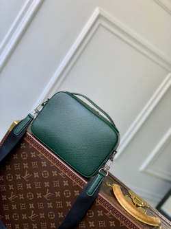 Louis Vuitton Avenue Messenger