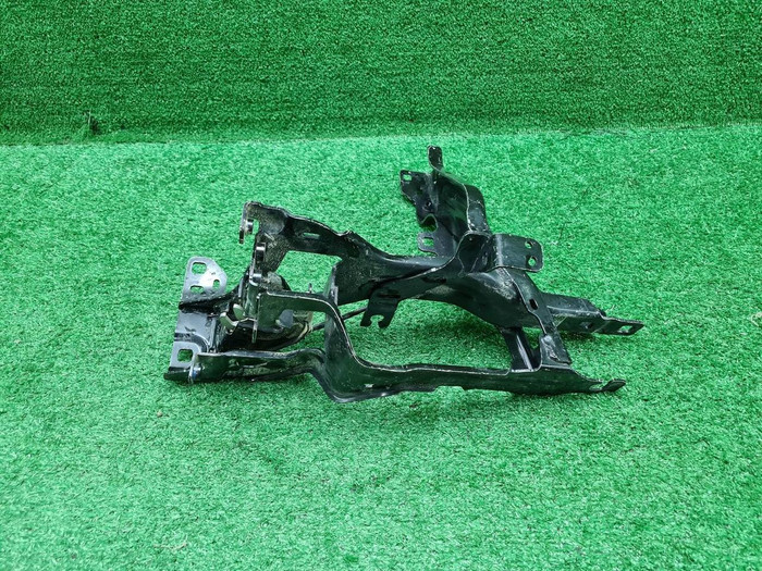 Кронштейн фары левый BMW X5 G05 (2018-н.в.)