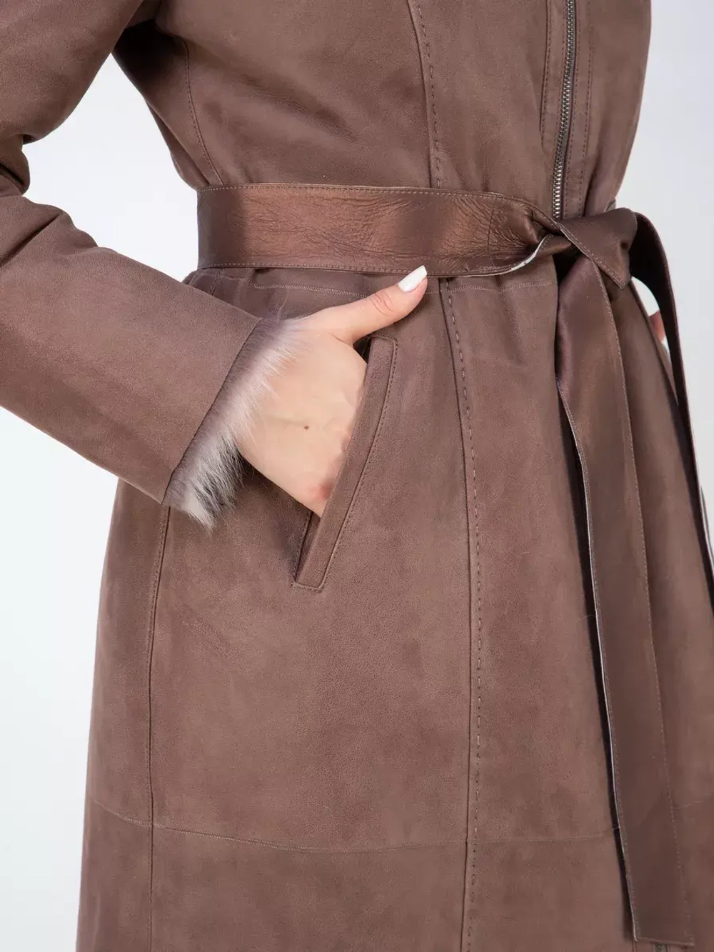 Дубленка зимняя с капюшоном натуральная