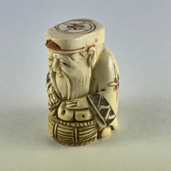 Статуэтка нэцкэ Старик с корзиной рыбы