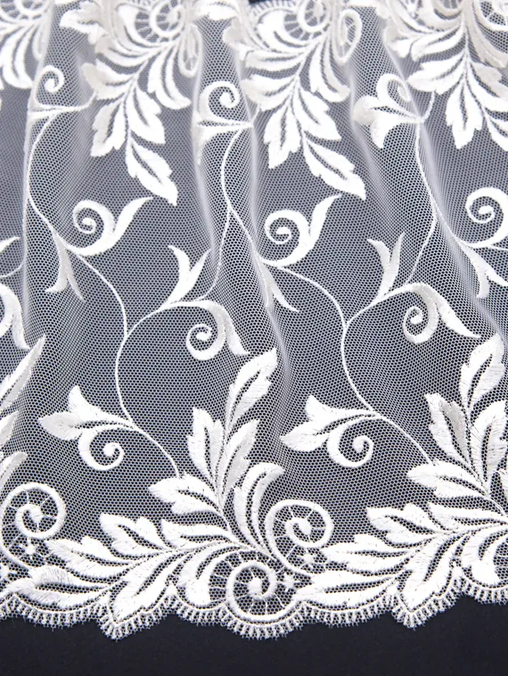 05-39 Вышивка на неэл. сетке 22 см, айвори 004