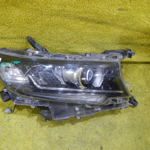 Битая Фара правая Toyota Land Cruiser Prado 150 (2017-н.в.) LED