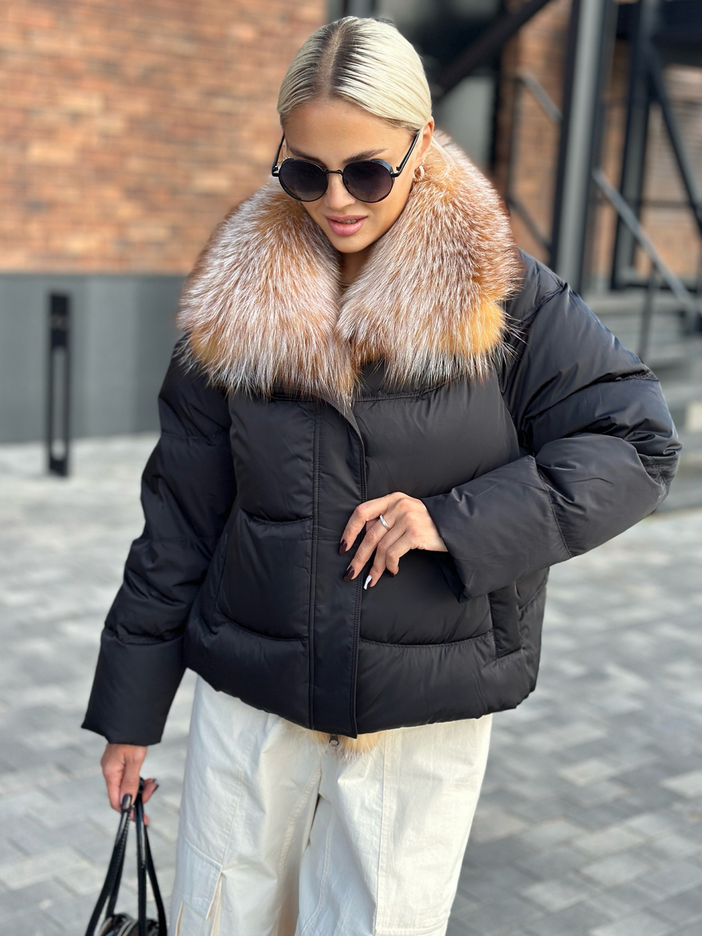 Пуховик зимний черный с мехом лисы «огневки» 60см