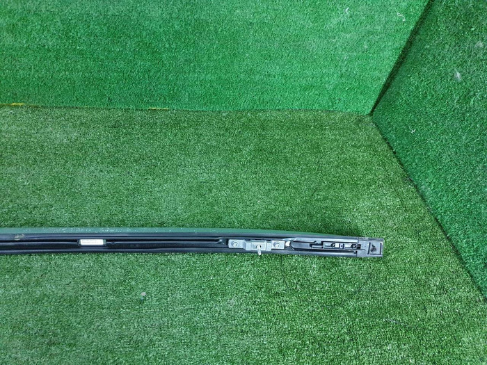 Рейлинг правый Mercedes E S213 (2016-2023)