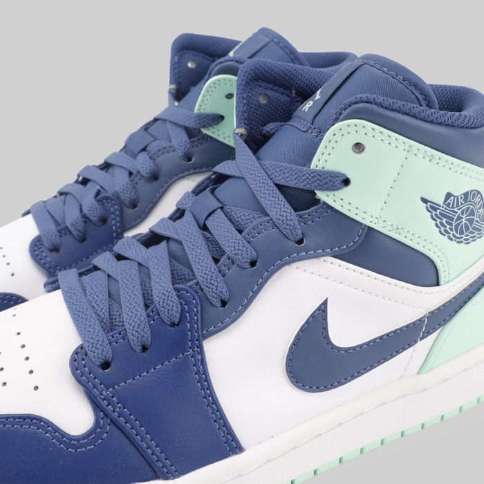 Кроссовки Jordan 1 Mid Mystic Navy артикул:554724-413 - купить в магазине Дайс