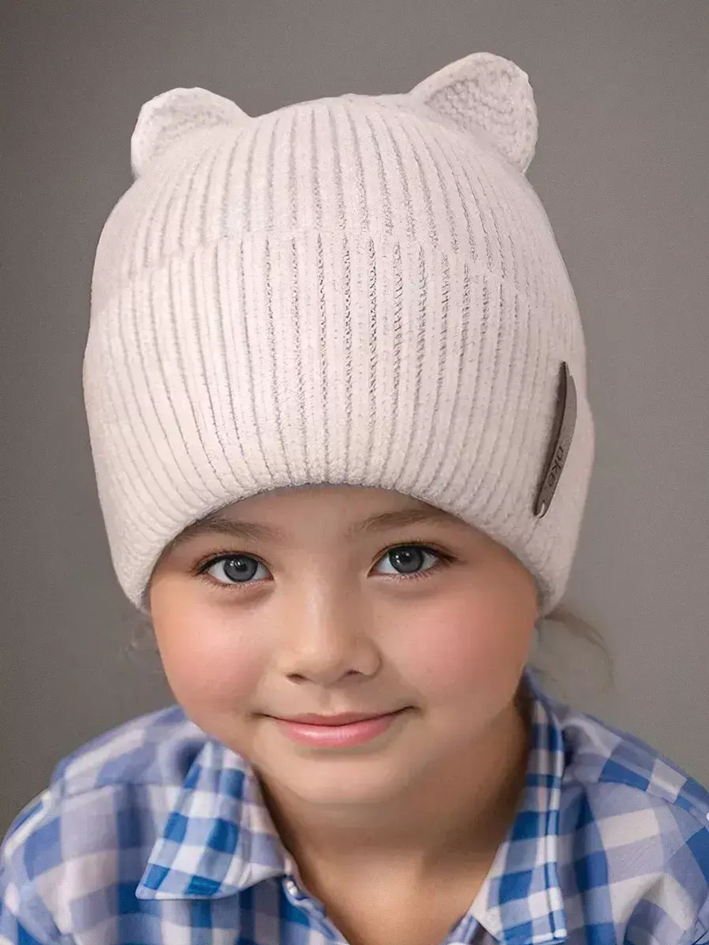 Шапка вязаная демисезонная с ушками