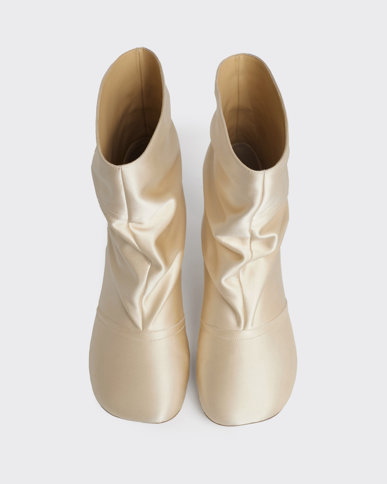 Ботильоны из шелка сливочный