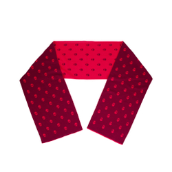 Колючий красный шарф