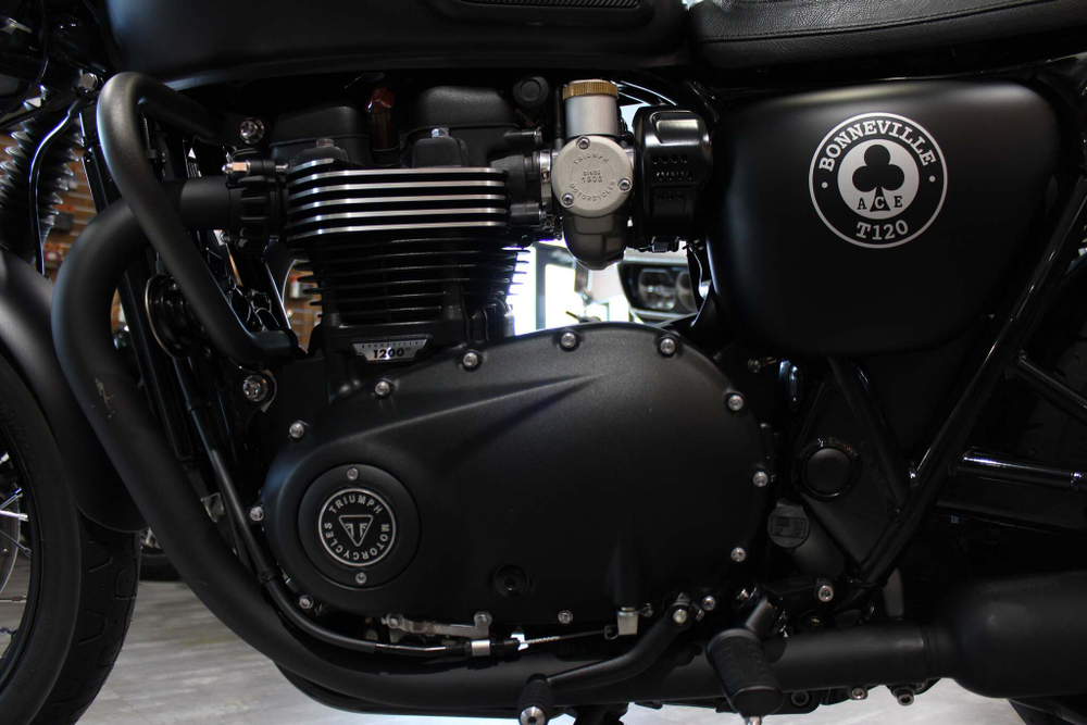 Triumph Bonneville T120 Black