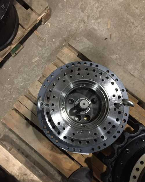 Редуктор хода Volvo E210 без мотора