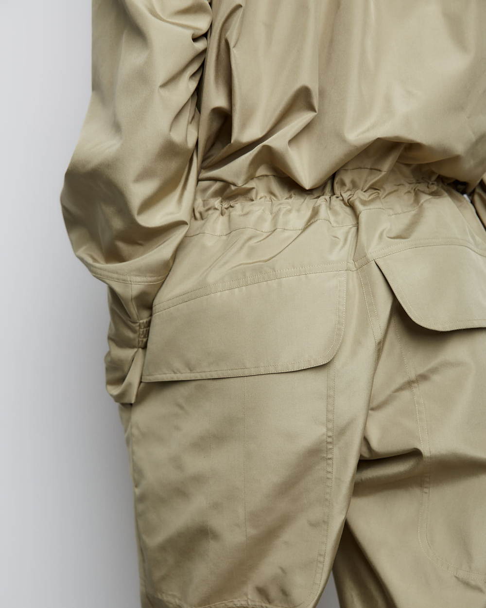 Комбинезон из шелка хаки