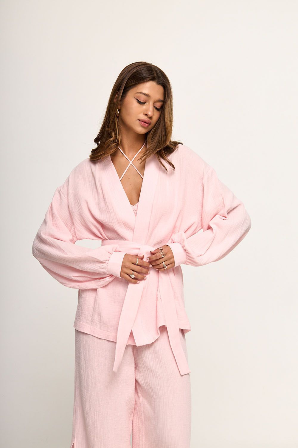Кимоно на поясе из муслина нежно-розового цвета