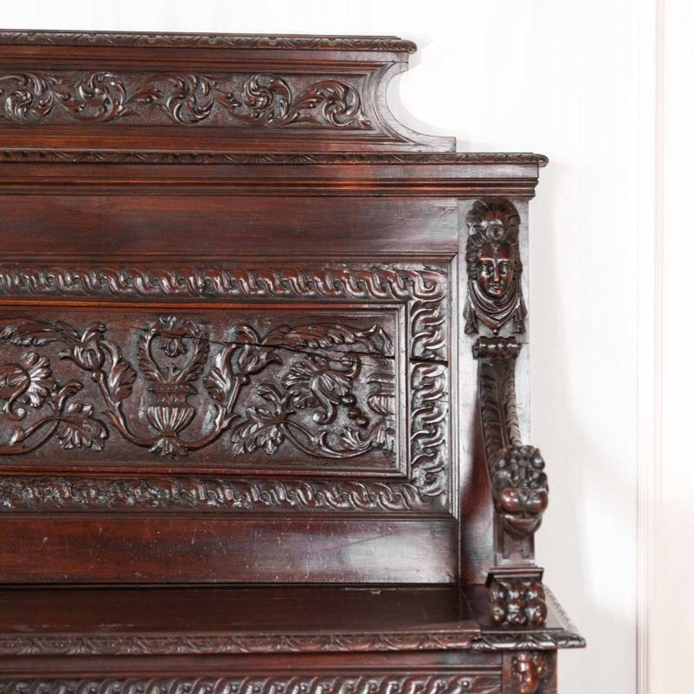 Дубовая скамья