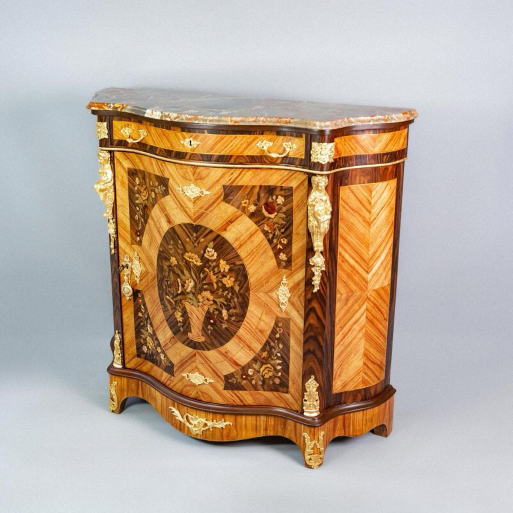 Винтажный комод в дворцовом стиле