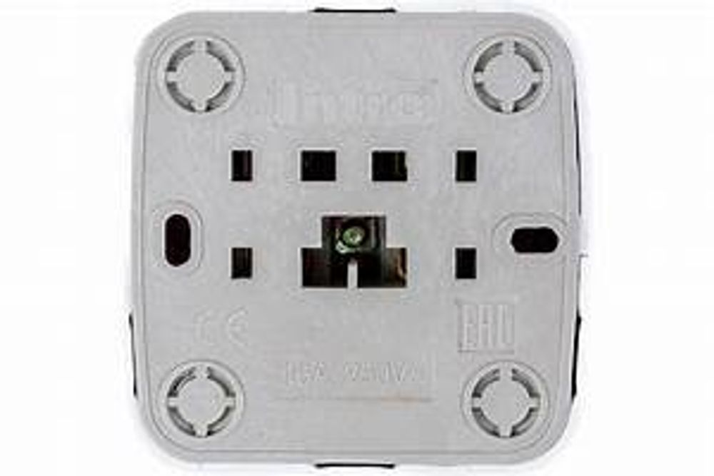 Розетка 4-местная белый с/з Schuko, 16А-250В ОУ ИНТРО