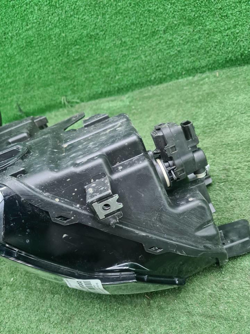 Битая Фара правая Geely Coolray (2019-2024) LED
