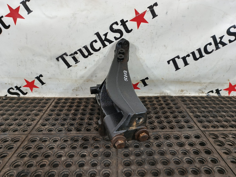 Кронштейн усилителя бампера левый