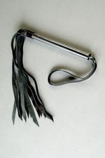 Флогер кожаный с металлической ручкой (Цвет: черный с серебряным)