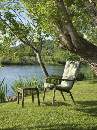 Лаунж кресло Folio пластиковое светло-серое (тортора) Nardi Италия