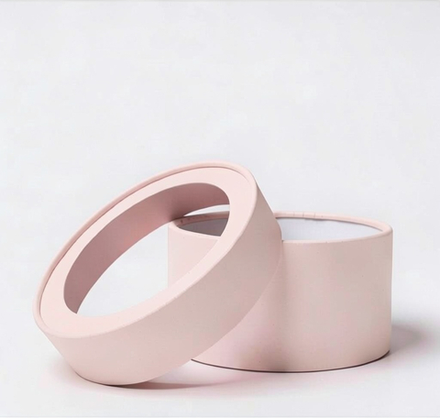 Бюджетная коробка с прозрачной крышкой(Ламинированная бумага) .Цвет:Пыльно розовый.