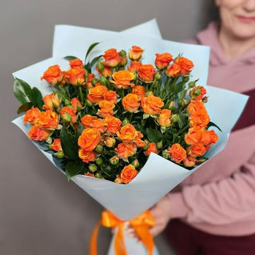 Букет из 9 оранжевых кустовых роз "Orange Peps"