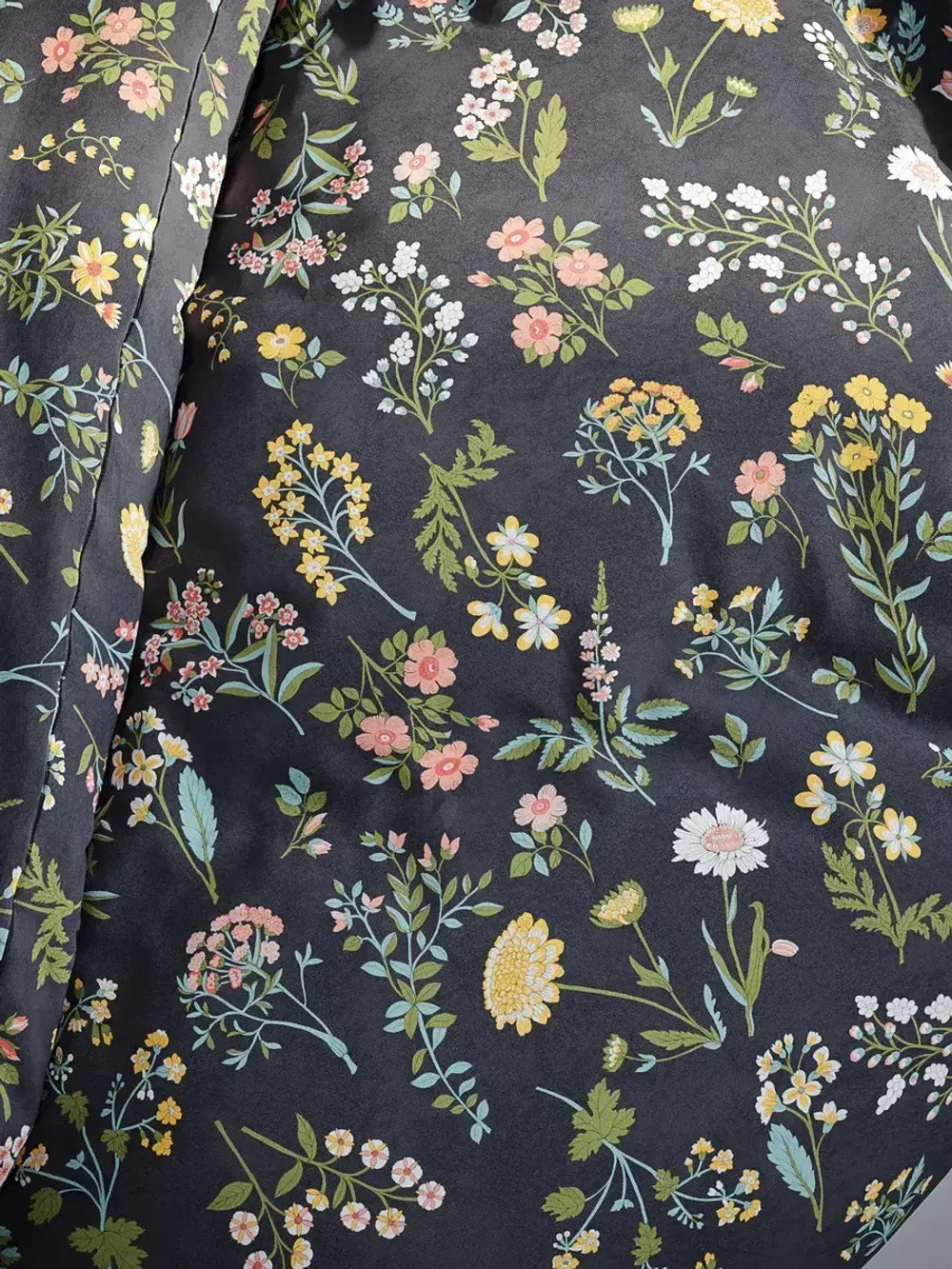 Постельное белье "Botany" евро наволочки 50х70 2шт Простынь на резинке 180х200 см Пододеяльник 200х215 см Сказка сатин