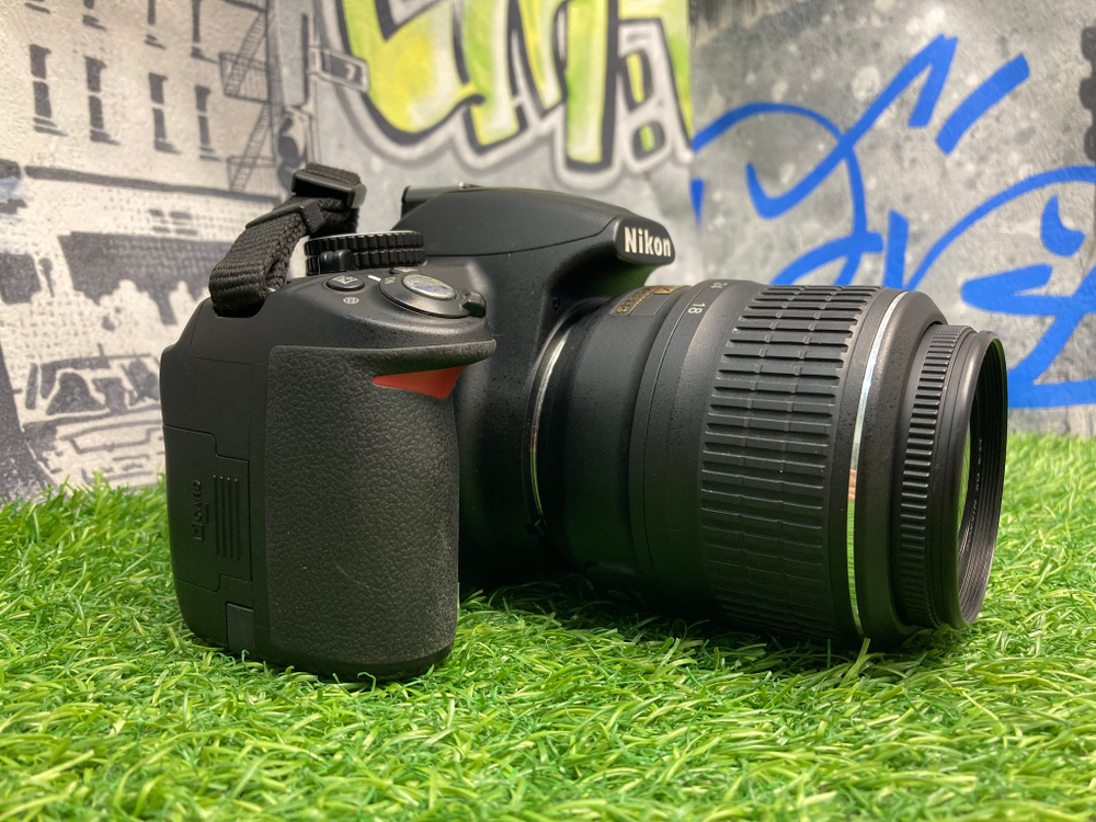 Nikon D3100 kit 18-55mm 10.700 кадров