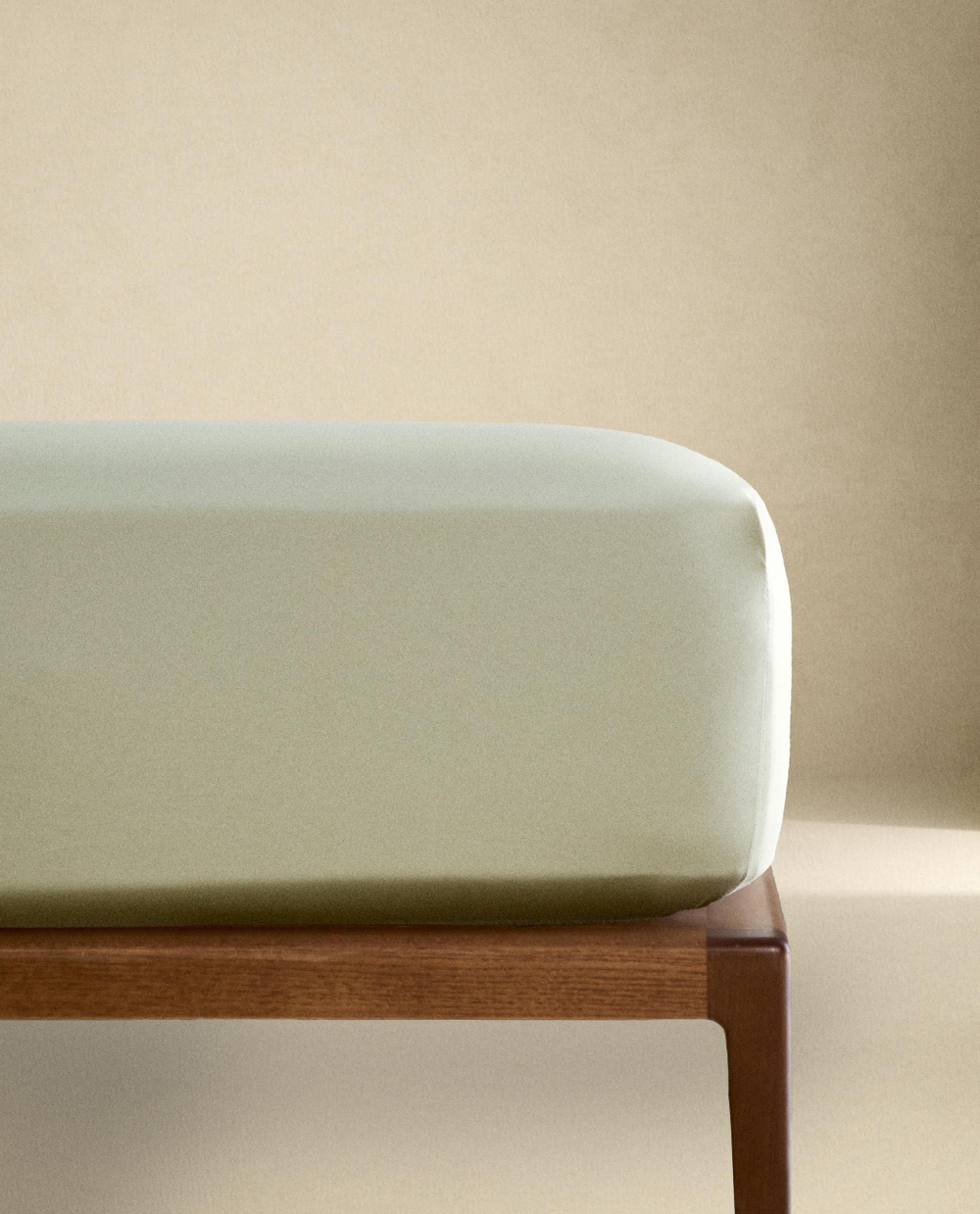 Zara Home - Атласная простыня с эластичной лентой, высота 40 см (300 нитей), зеленый, 200х200х40 см