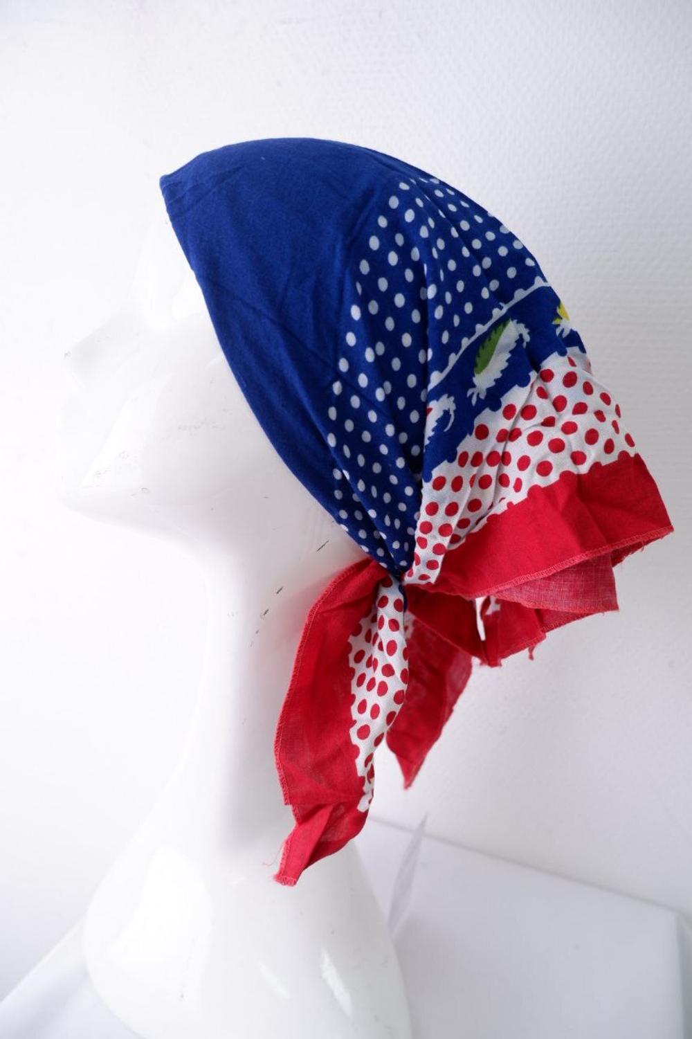 Платок яркой расцветки