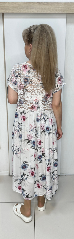 Нарядное цветное с гипюровой вставкой платье