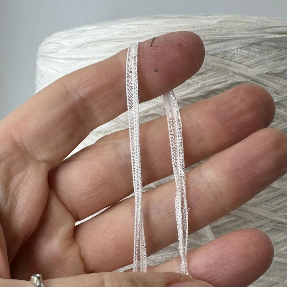 BRINATO - New Mill S.R.L, 36% хлопок, 30% люрекс, 34% п/а; 330м/100гр, col. 10001, цвет: белый молочный; Есть бобинка: 304 гр; S501